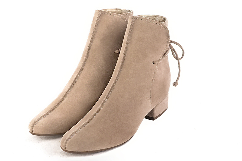 Boots habillees femme beige sahara. Bout rond. Petit talon bottier